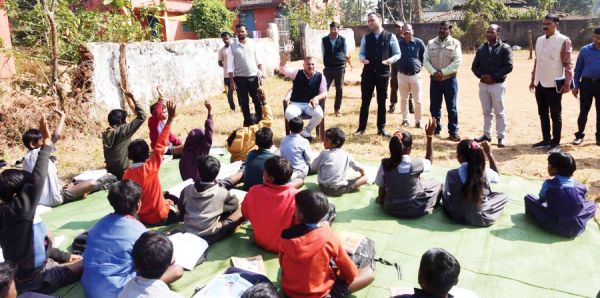 छात्रावास, आंबा केंद्रों और निर्माण कार्यों का निरीक्षण