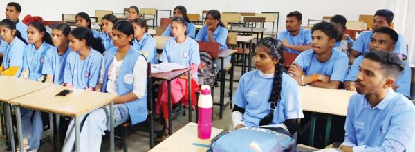 सुरक्षित पारा सुरक्षित लइका मन ग्राम संपर्क अभियान का एनएसएस स्वयंसेवकों ने किया आगाज