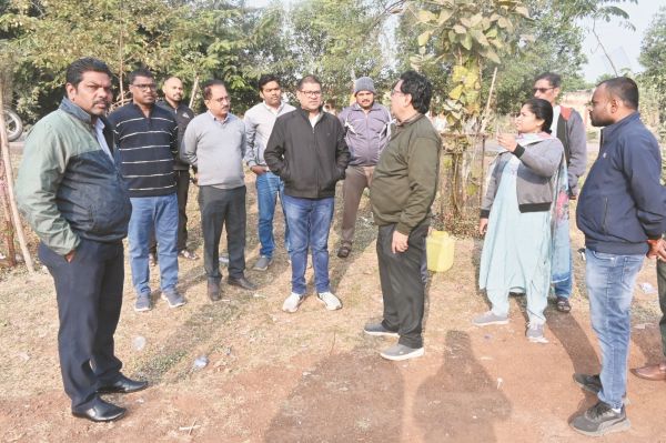 आयुक्त ने आईटीआई ग्राउण्ड और छावनी मुक्तिधाम का किया निरीक्षण