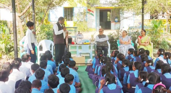 कसेकेरा स्कूल में अंधविश्वास और चमत्कार बनाम वैज्ञानिक जागरूकता कार्यशाला