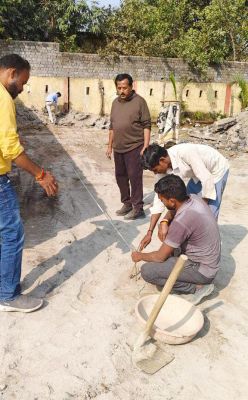 दशहरा मैदान के मंच का निर्माण शुरु