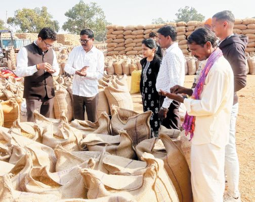 भाजपा नेता देवांगन ने किया धान खरीदी केंद्रों का निरीक्षण
