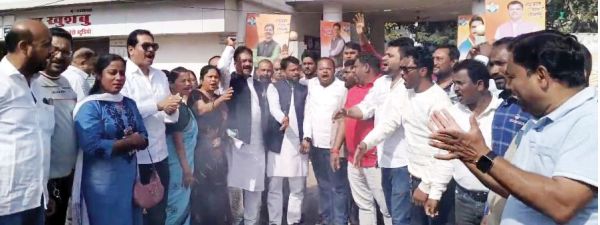  जमीन रजिस्ट्री के नए नियमों क ा विरोध, कांग्रेस का प्रदर्शन