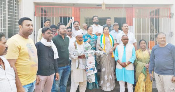 जमीन गाइडलाइन दरों में वृद्धि का   विरोध, सीएम का पुतला फूंका