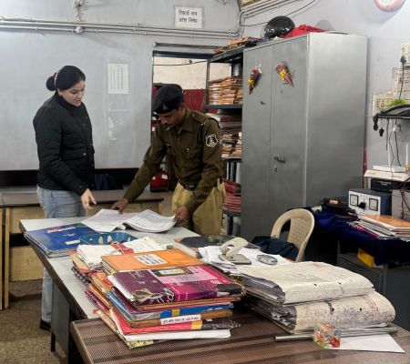 आधी रात सोमनी थाना में एसपी की दबिश