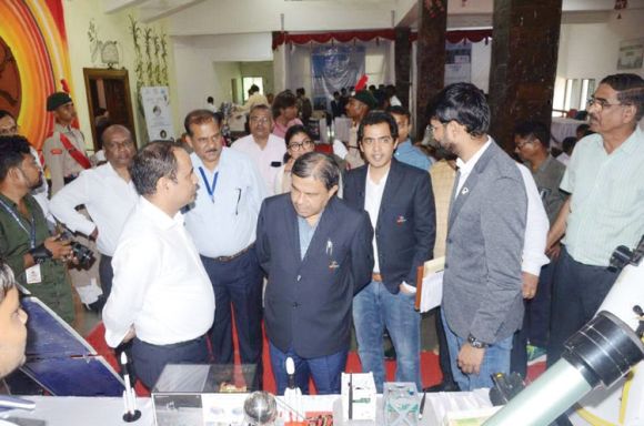 इसरो निदेशक ने विद्यार्थियों में अंतरिक्ष विज्ञान के प्रति जिज्ञासा देखी