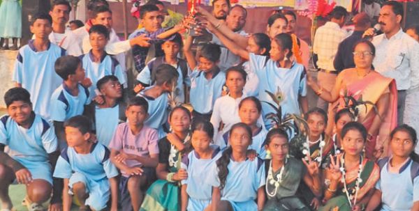संकुल स्तरीय खेल में जनपद प्राथमिक और माध्यमिक शाला बुनागांव बने चैंपियन