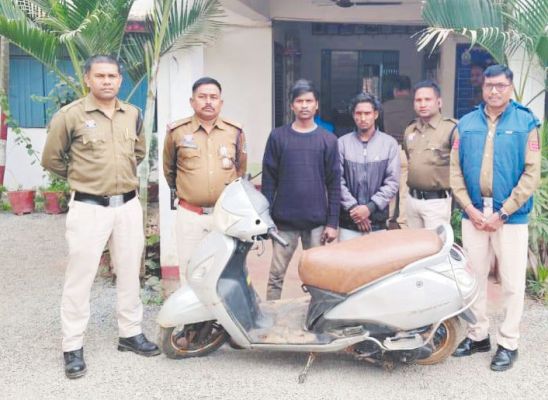 स्कूटी चोरी के 2 आरोपी गिरफ्तार