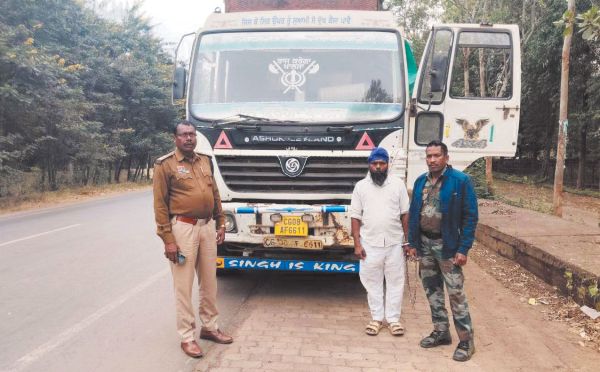 मक्का समेत ट्रक लेकर फरार आरोपी गिरफ्तार