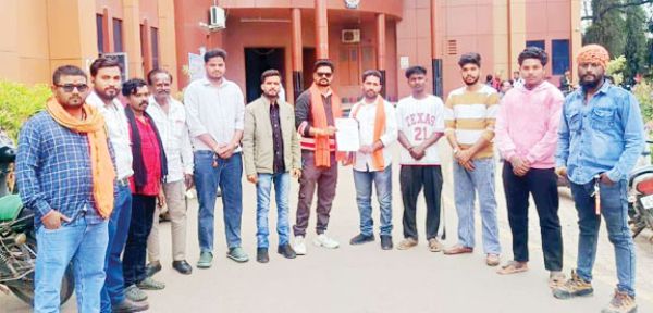 शहीद पार्क के पास मांस दुकानों का विरोध, आंदोलन की चेतावनी