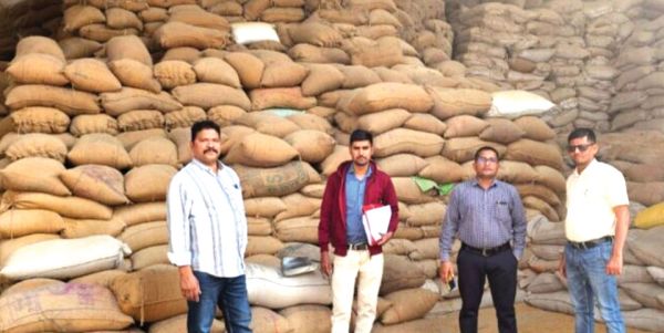 दो राईस मिल व कोचिए से करोड़ों का धान-चावल जब्त