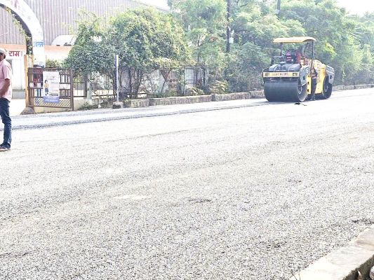 नांदगांव मंडी में डामरीकरण की गुणवत्ता पर घिरे मंडी के अफसर