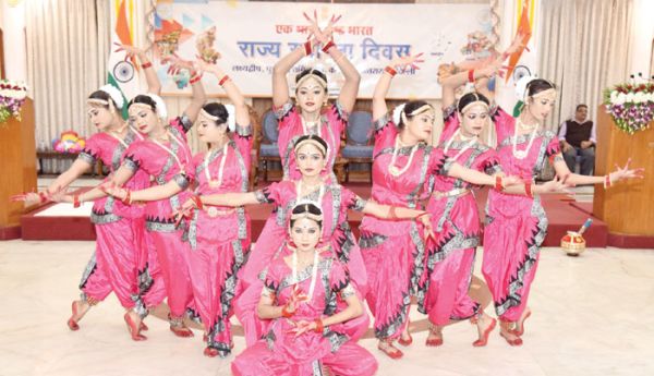 राजभवन में मना 6 राज्यों का स्थापना दिवस