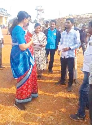 कंगाले ने मंदिर हसौद में धान खरीदी व्यवस्था का जायजा लिया