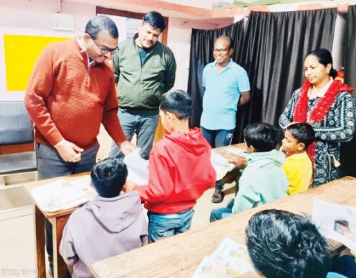 औचक निरीक्षण में डीईओ पहुंचे बाल गृह