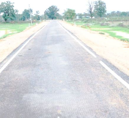 पीएम जनमन से झालखम्हरिया में कमारडेरा तक सडक़ निर्माण