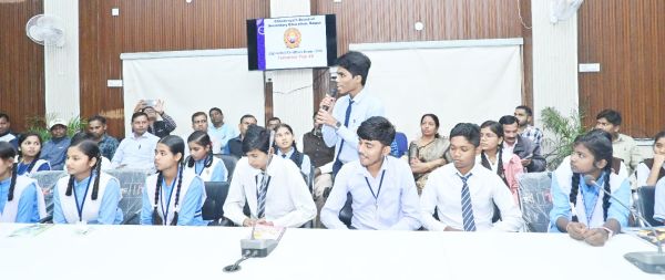 बोर्ड एवं प्रतियोगी परीक्षाओं में सफलता के लिए लक्ष्य, अनुशासन और निरंतर अभ्यास जरूरी- कलेक्टर