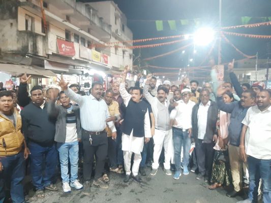 सोनिया - राहुल पर एफआईआर, भडक़े कांग्रेसी