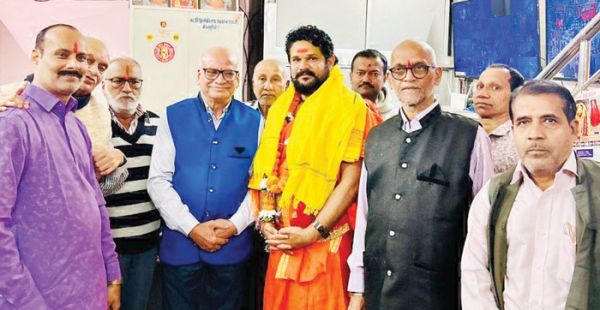 भागवताचार्य युवराज पांडेय ने मां भगवती के दर्शन किए