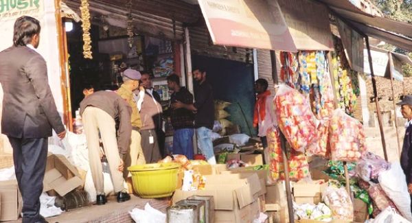  दुकानों व गोदामों में आईटीसी के छापे