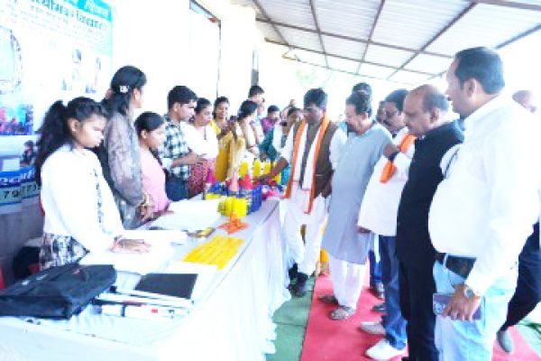 दिव्यांगजन समाज की महत्वपूर्ण ताकत हैं, उनमें अद्भुत क्षमता, साहस और जीवटता होती है-विधायक सिन्हा