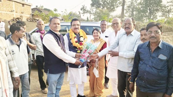 एक करोड़ की लागत से साल्हेभाठा-कमारडेरा सडक़ निर्माण का भूमिपूजन