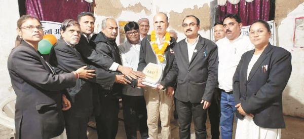 अधिवक्ता दिवस पर शर्मा का सम्मान