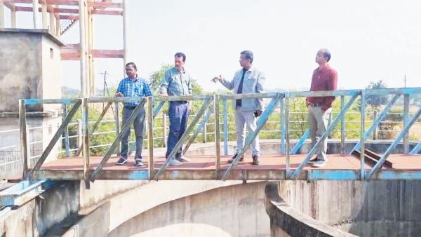 कलेक्टर  ने जल आवर्धन के  कार्यों का किया निरीक्षण