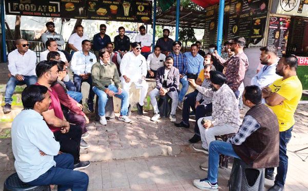 गाइडलाइन दरों में बढ़ोत्तरी के खिलाफ कांग्रेस नेताओं का जन चौपाल