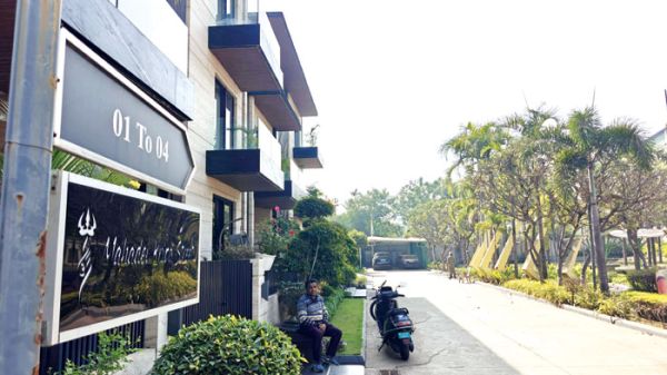 हिंदुस्तान कॉइल के 42 ठिकानों पर छापे जारी, 12 लाकर मिले, आज खुलेंगे 10