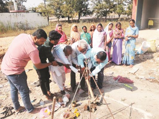 पंचायत भवन निर्माण के लिए भूमिपूजन