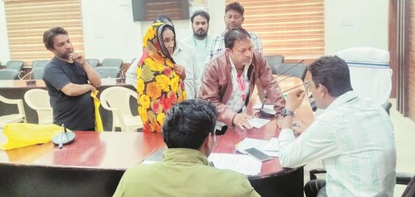 विधवा वृद्धा में मांगा कलेक्टर से जनदर्शन  ने अपने पैतृक संपत्ति में बंटवारा