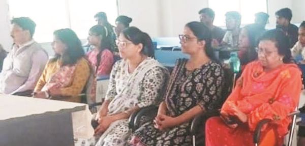 आत्मानंद महाविद्यालय में विश्व प्रदूषण नियंत्रण दिवस पर कार्यक्रम