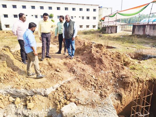विभिन्न निर्माण कार्यों का  अवलोकन करने पहुंचे महापौर