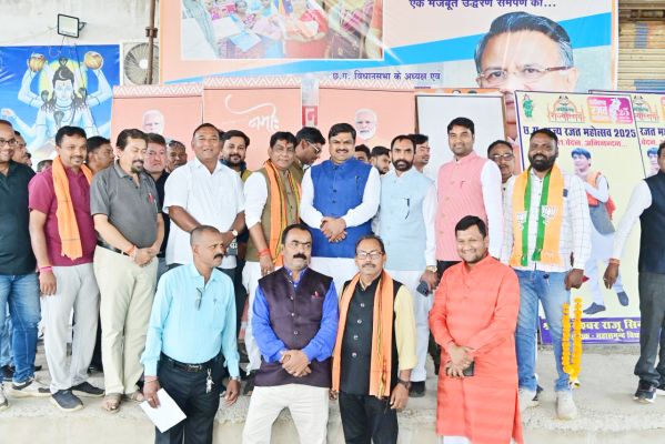 शिक्षा मंत्री गजेंद्र यादव महासमुंद पहुंचे, स्वागत