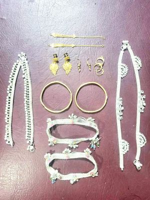 सूने मकान में चोरी, 2 नाबालिग गिरफ्तार