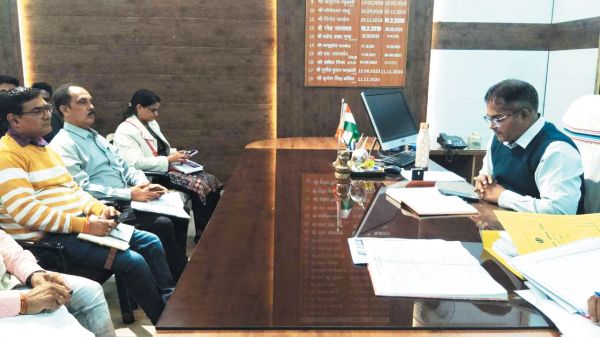 नागरिकों के आवेदनों का करें समय पर निराकरण