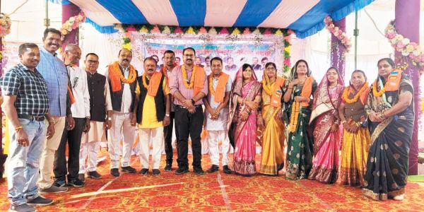 शपथ ग्रहण में शामिल हुए नवापारा साहू समाज के पदाधिकारी