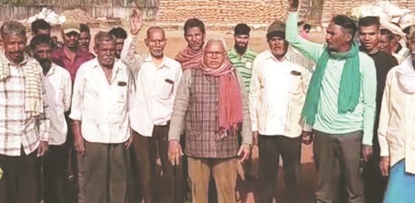 अव्यवस्था को लेकर किसानों का लगातार तीसरे दिन प्रदर्शन