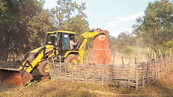 नक्सल स्मारक ध्वस्त