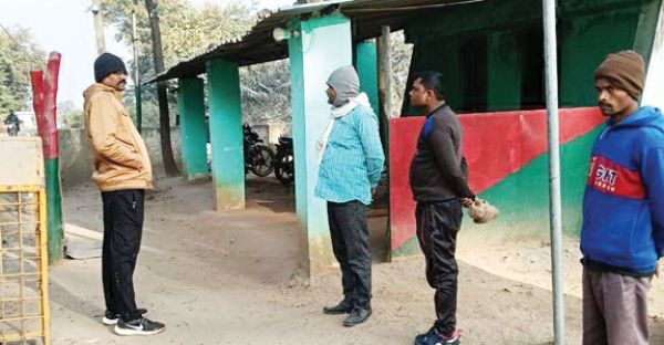 अलसुबह कलेक्टर ने अंतरराज्यीय चेक पोस्ट का किया निरीक्षण