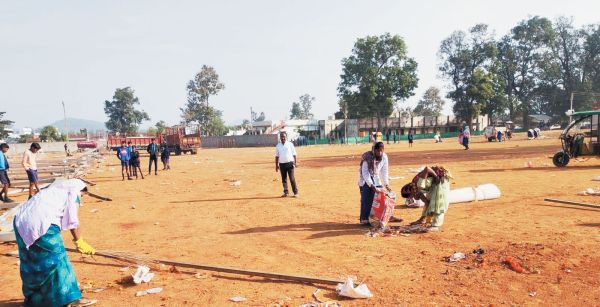 सीएम कार्यक्रम के बाद मैदान की सफाई शुरू
