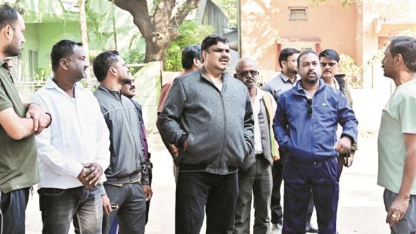 सडक़ निर्माण स्थल का मंत्री ने किया निरीक्षण