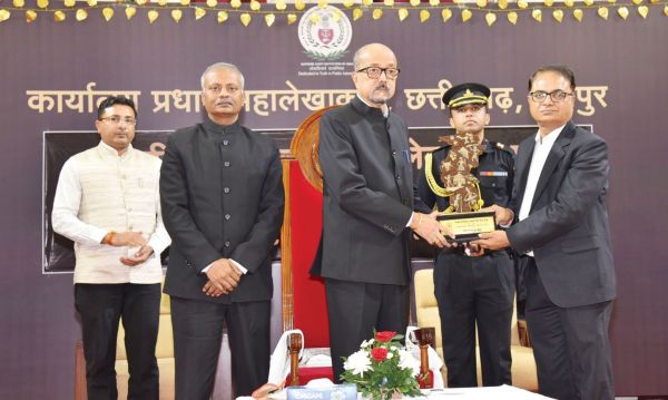 कैग की ईमानदारी से जनता का भरोसा मजबूत होगा-डेका