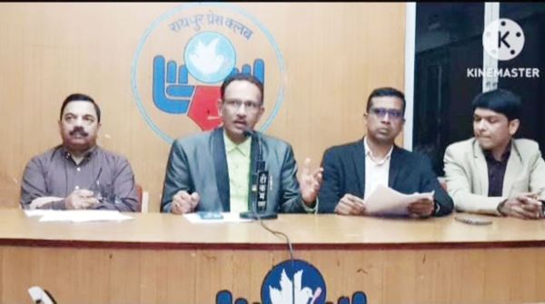 मोबाइल-लैपटॉप की रोशनी से बढ़ रहा आँखों पर दबाव, अभिभावक, शिक्षक अपनी जिम्मेदारी निभाएं-मनीष