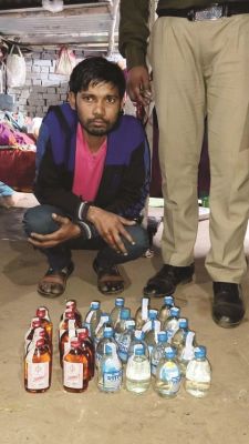 अवैध शराब बिक्री, आरोपी गिरफ्तार