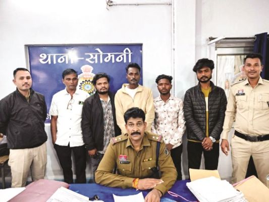 पुलिस में रिपोर्ट दर्ज कराने की बात को लेकर वाद-विवाद, कार्रवाई