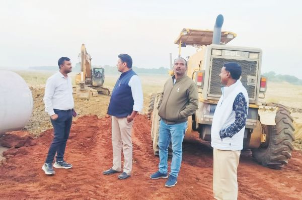 जनपद अध्यक्ष ने किया महानदी मेघा वैकल्पिक मार्ग का निरीक्षण