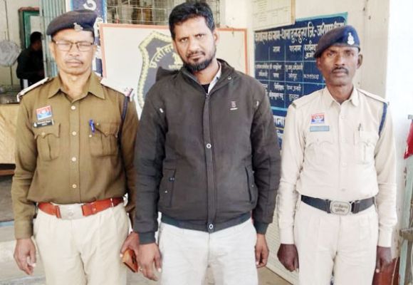  ट्रेलर-कार की टक्कर, पांच दोस्तों  की मौत, ट्रेलर चालक गिरफ्तार