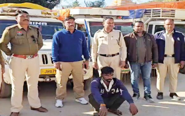 झारखंड से ला रहे 6 पिकअप में से 152 क्विंटल अवैध धान जब्त